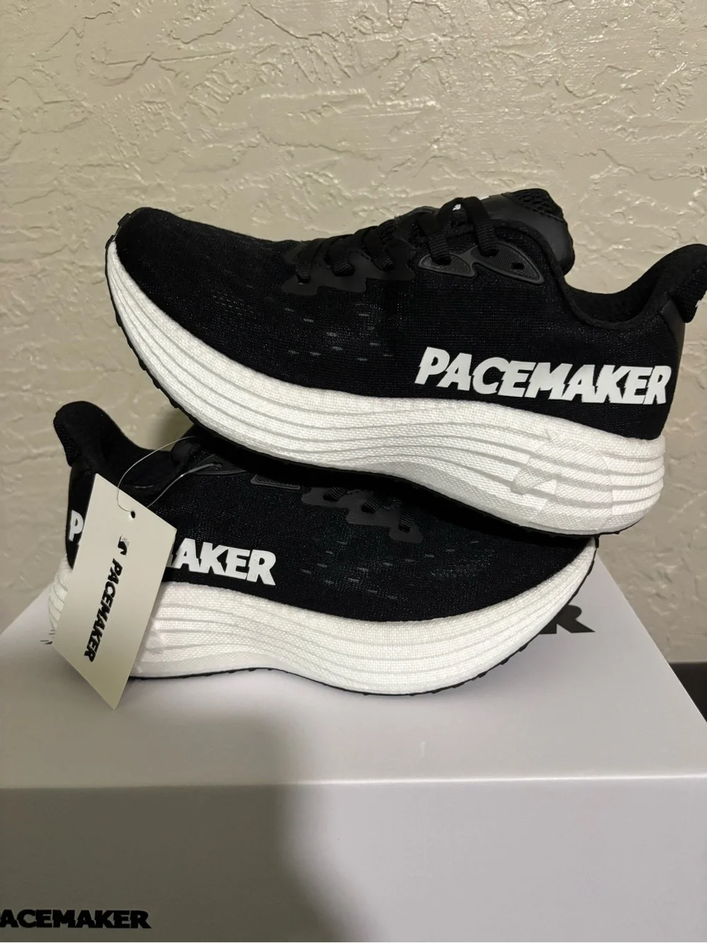 👟Pacemaker Women’s Lace up Black and White Sneakers Size 8 - BRAND NEW 🆕